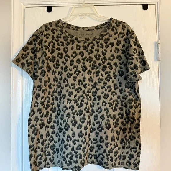 Lucky Brand Women’s Olive Leopard Pocket Tee size XL - Picture 1 of 7
